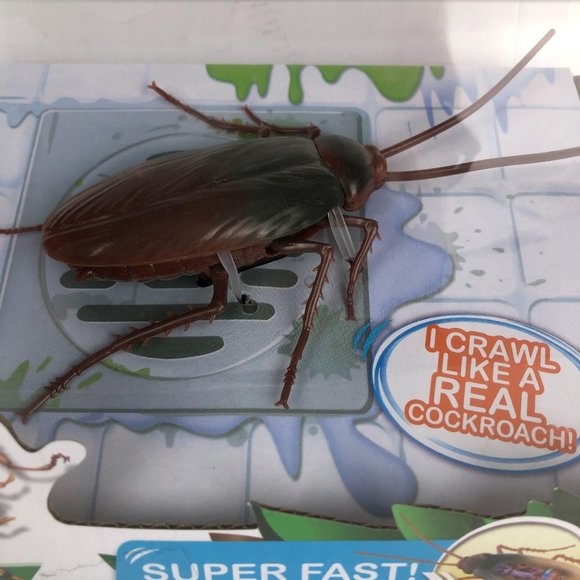 ZURU ROBO ALIVE Crawling Cockroach Real life Robot - Picture 2 of 6